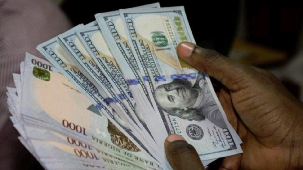 Naira crumbles again to Dollar
